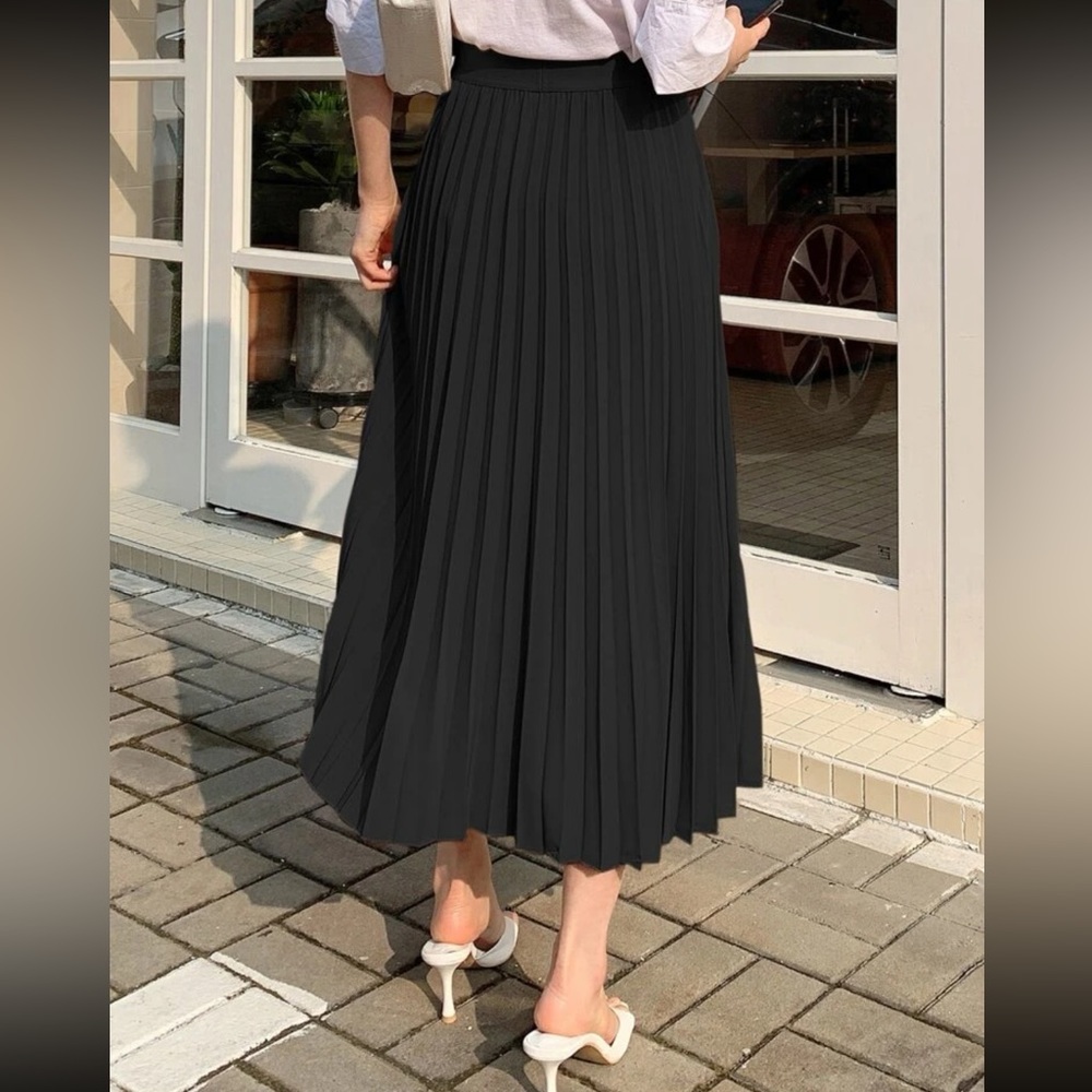Luxe black pleated skirt - Picture 2 of 16